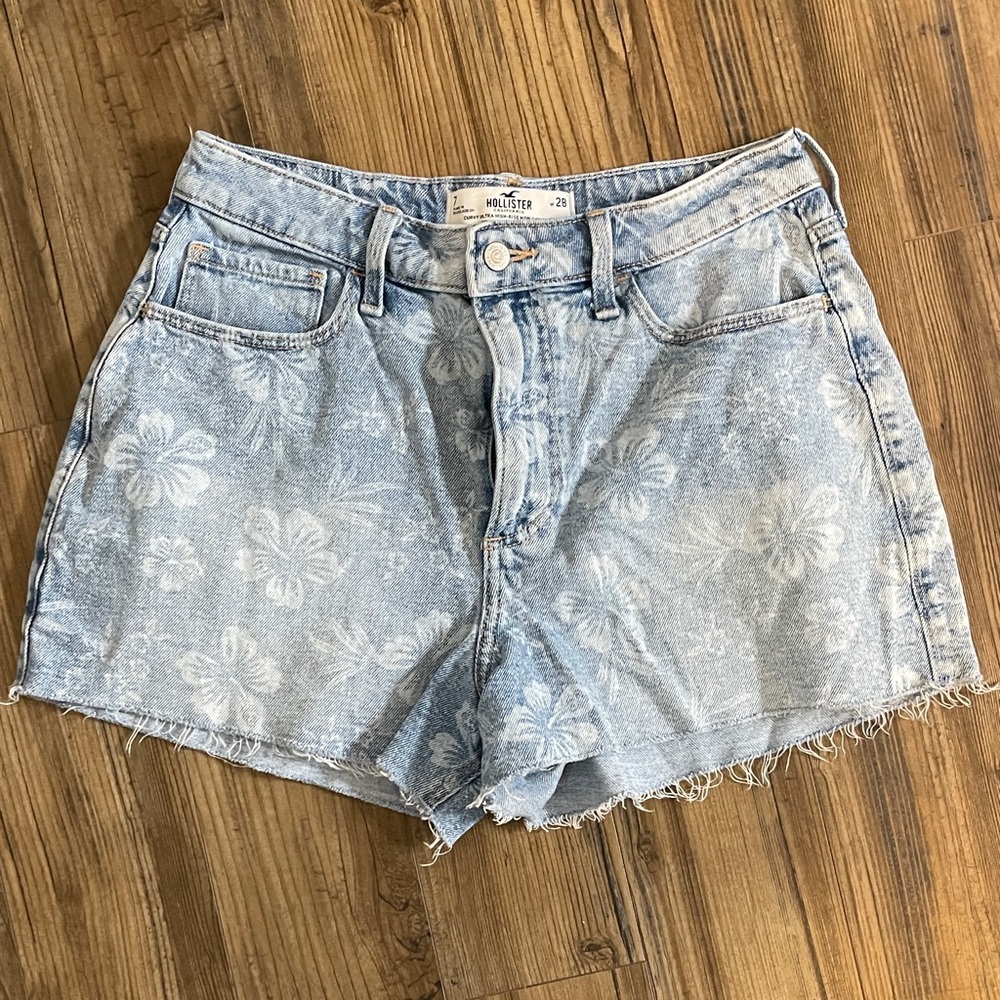 Hollister Women's Floral Light Blue Jean Shorts